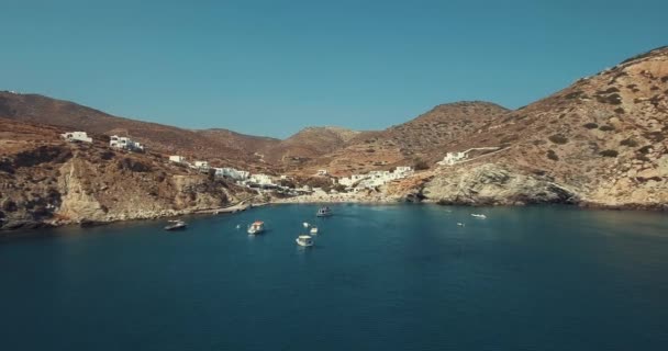 Drone Vista Paesaggio Balneare Isola Greca Con Barche Catamarani Che — Video Stock