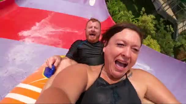 Man Lady Having Fun Largest Water Park Slide Pattaya Thailand — Stock Video