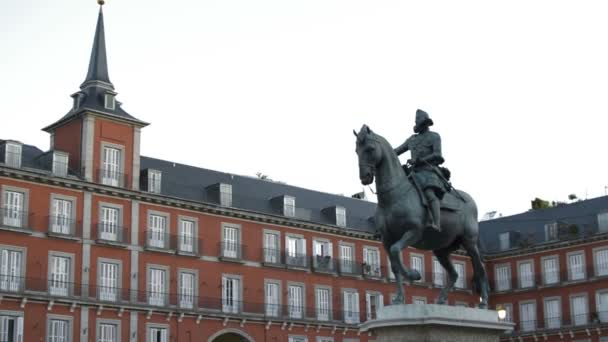 Inclinazione Verso Basso Della Statua Filippo Iii Plaza Mayor Madrid — Video Stock