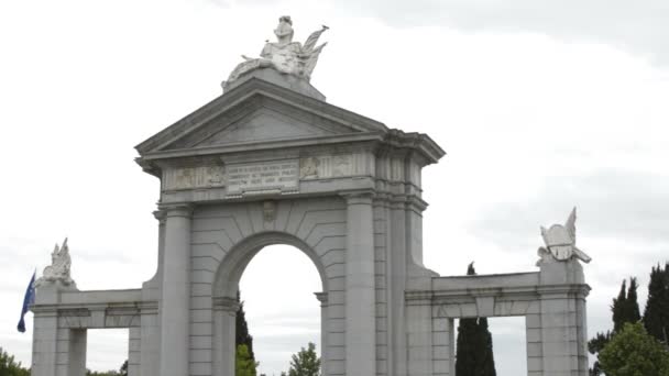 San Vicente Poort Madrid Een Bewolkte Dag — Stockvideo