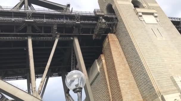 Uitzicht Onder Sydney Harbour Bridge Van Rechts Naar Links — Stockvideo