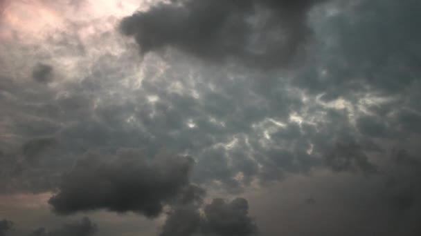 Nubes Lluvia Ominosas Como Indicadores Sistema Tormentas Cercano — Vídeo de stock