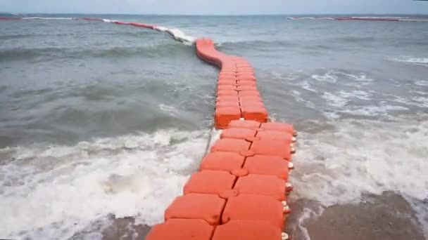 Safey Bouys Nuotare Barriera Bobbing Nell Oceano Una Spiaggia Pattaya — Video Stock