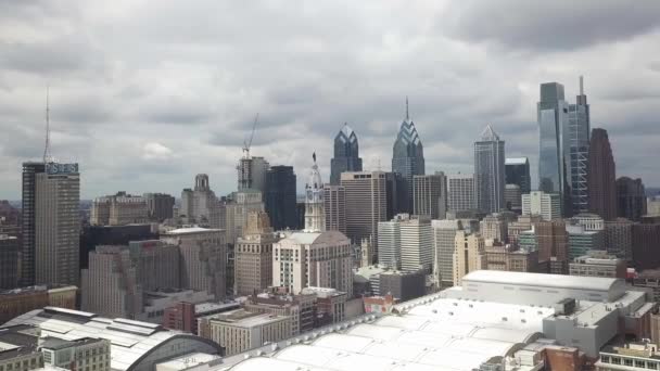 Tracking Shot Philadelphia Skyline — Stock Video