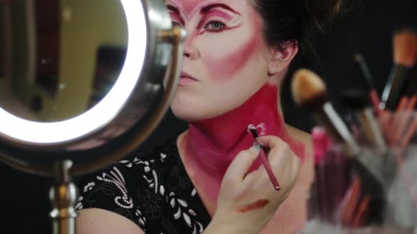 Modelo Palco Aplica Efeitos Especiais Maquiagem — Vídeo de Stock