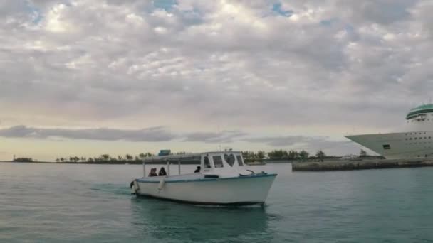 Kapal Yang Dipetakan Kembali Dermaga Setelah Perjalanan Sehari — Stok Video