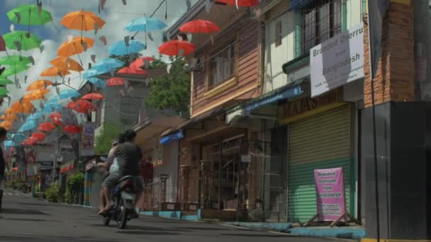 Вид Филиппинскую Улицу Проездом Джипни — стоковое видео