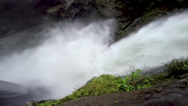 Nahaufnahme Des Bodens Eines Großen Wasserfalls Banos Ecuador Tausende Gallonen — Stockvideo