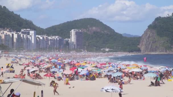 Einem Heißen Sommertag Copacabana Strand Rio Janeiro Brasilien — Stockvideo