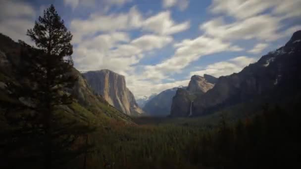 Bulutlu Yosemite Vadisi Görünümü Zaman Hızı — Stok video