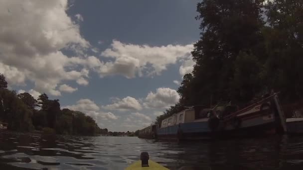 Een Kajaktocht Langs Theems Augustus 2018 Met Een Pyranha Kajak — Stockvideo