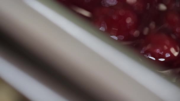 Μια Νόστιμη Σάλτσα Κεράσι Κουταλάκι Toppings Παγωτατζίδικο — Αρχείο Βίντεο