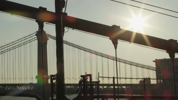 Pohled Most Pozadí Jiného Mostu Jak Shora Svítí Slunce — Stock video