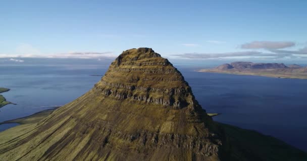 Umlaufbahn Des Mount Kirkjufell Island — Stockvideo