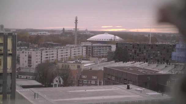 Widok Miasta Eindhoven Budynkiem Ufo Evoluon Dom Przyszłości Pierwszym Planie — Wideo stockowe