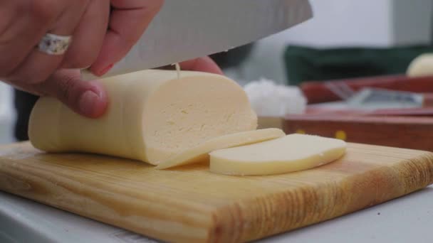 Close Corte Queijo Para Quesadillas — Vídeo de Stock