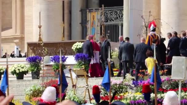 Påven Franciskus Firar Mässan Peterskyrkan — Stockvideo