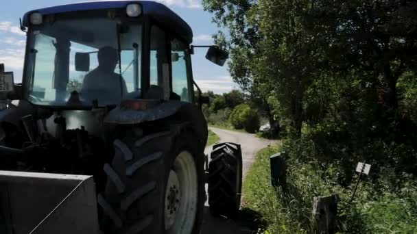 Farmář Poruchu Svém Traktoru — Stock video