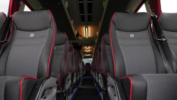 Bus Coach Door Volvo Interieur Met Middengangpad Stoelenrij — Stockvideo