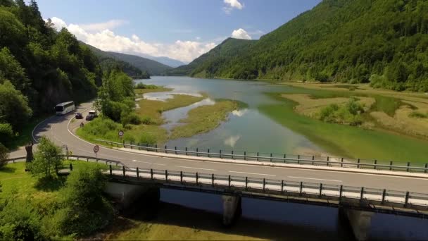 Luchtfoto Touringcar Bus Bij Wiestalstausee Bij Salzburg Austria Drone — Stockvideo