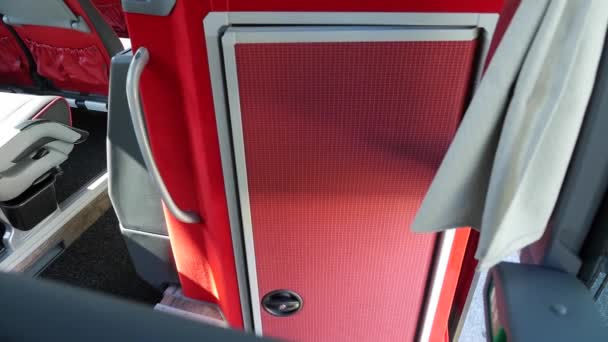 Buss Buss Från Volvo Interiör Med Toalett Badrum Lavatory Door — Stockvideo