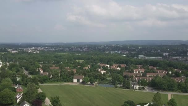 Drone Descend Dans Une Petite Ville Pennsylvanie — Video