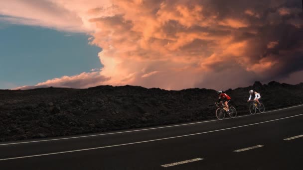 Giri Tempo Ciclismo Autostrada Tramonto — Video Stock