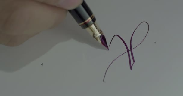 Ecrire Mot Attentif Calligraphie Avec Stylo Plume — Video