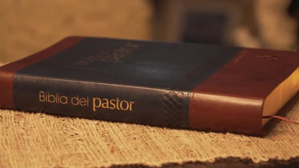 Biblia Del Pastor Biblia Español Del Pastor — Vídeos de Stock