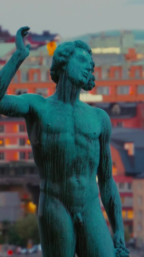 Скульптура Карла Эльда Стокгольме Швеция Vertical — стоковое видео