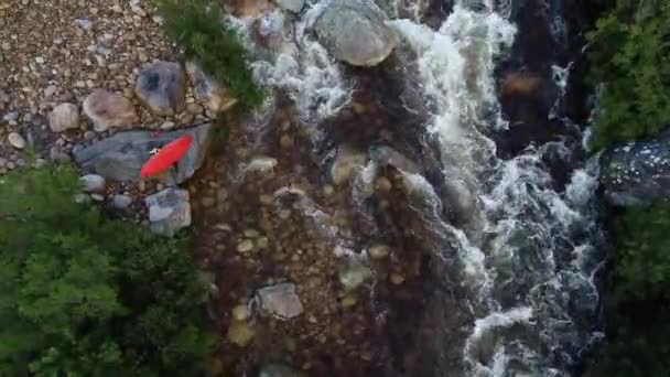 Images Aériennes Kayaks Eau Vive Pagayant Dans Les Rapides Eau — Video