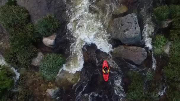Images Aériennes Kayaks Eau Vive Pagayant Dans Les Rapides Eau — Video