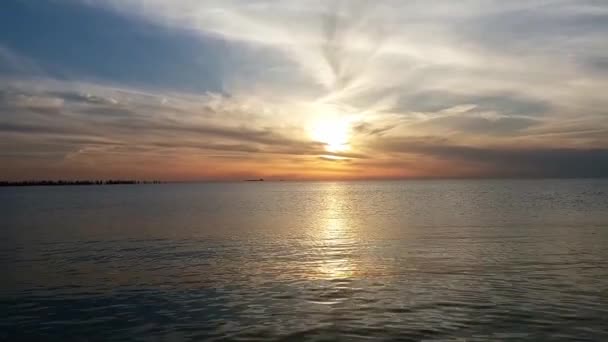 Sol Sobre Mar Los Tocones Del Muelle — Vídeo de stock
