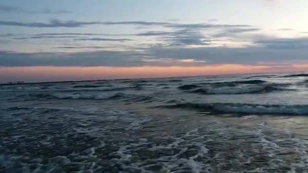 Nubes Colores Puesta Sol Sobre Mar — Vídeos de Stock