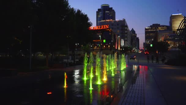 Fontana Acqua Nella Notte — Video Stock