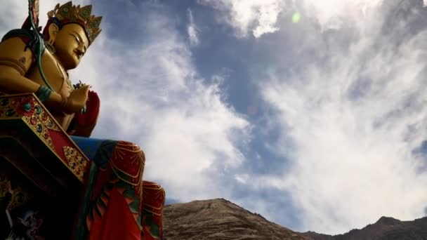 Estatua Buda Cerca Del Monasterio Diskit Valle Nubra Ladakh India — Vídeo de stock