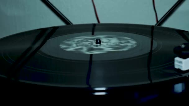 Reproductor Vinilo Tocando Música — Vídeo de stock