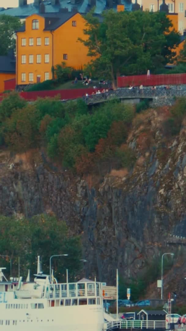 Turistas Admirando Ponto Vista Penhasco Kungsholmen Estocolmo — Vídeo de Stock