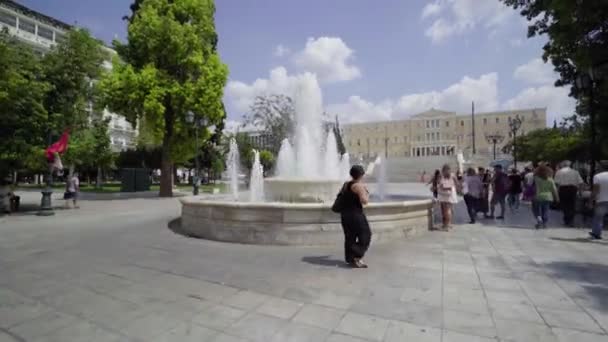 Caméra Traçant Vers Fontaine Dans Centre Place Syntagma Athènes Grèce — Video