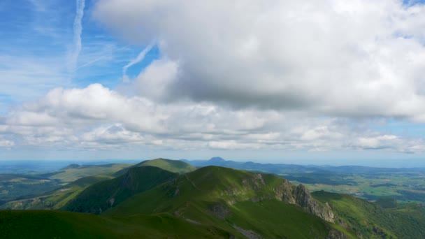 Hermosa Vista Cima Montaña Durante Día Soleado Verano Auvernia Francia — Vídeos de Stock