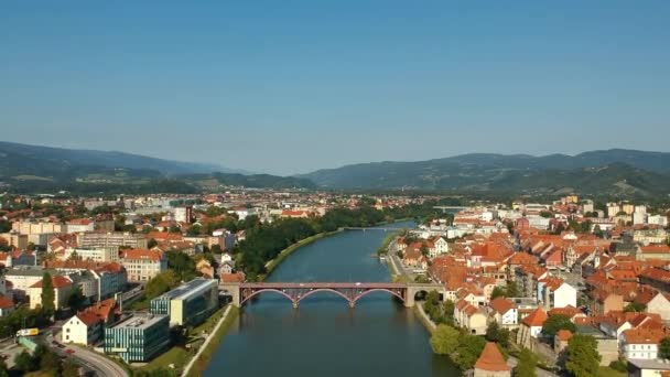 Slovenya Daki Maribor Şehrinin Üzerinde Uçurmak — Stok video