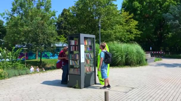 Mini Bibliothek München Stad — Stockvideo
