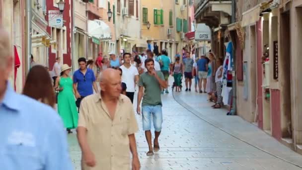 Άνθρωποι Περπατούν Στο Rovinj — Αρχείο Βίντεο