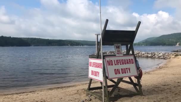 Aucun Panneau Avertissement Sauveteur Sur Une Chaise Sur Bord Lac — Video