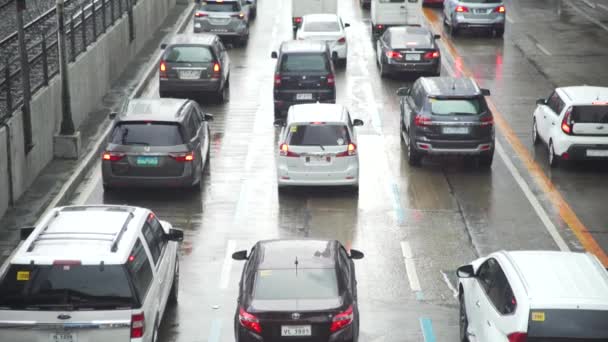 马尼拉市区一个下雨天下午的交通 — 图库视频影像