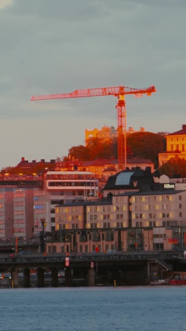 斯德哥尔摩城市景观日落在一个多云的春晚 — 图库视频影像
