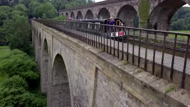 Drón Emelkedik Hogy Felfedje Csatorna Hajó Chirk Aqueduct Angol Walesi — Stock videók