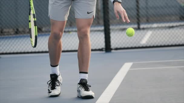 Jugador Tenis Rebotando Una Pelota Tenis Lento — Vídeo de stock