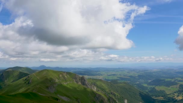 Pan Krásného Výhledu Vrchol Hory Během Slunečného Letního Dne Auvergne — Stock video