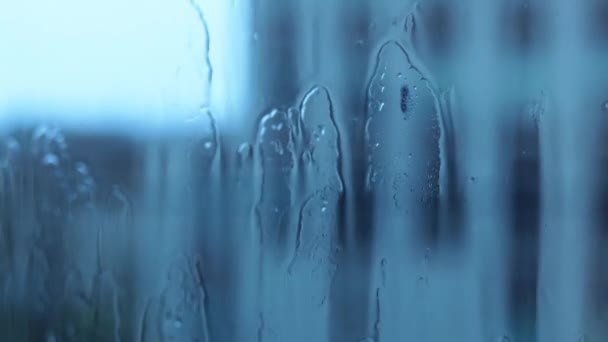 Pleut Sur Une Fenêtre Gros Plan Sur Pluie Coulant Sur — Video